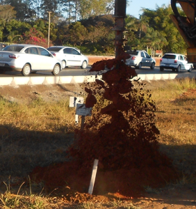 Sondagem a trado mecanizada.